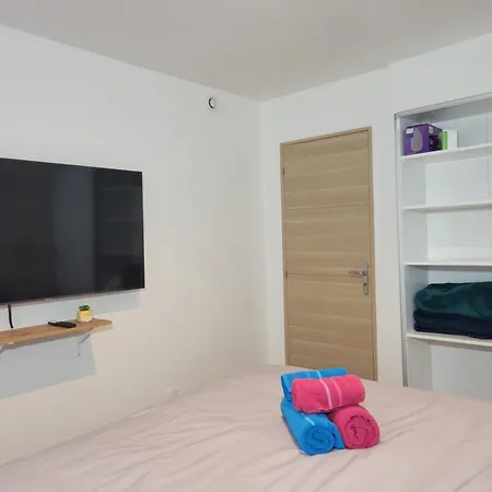 Apartment Amazing A Stone's Throw From The Of Lights - Paris Clichy