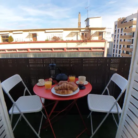 Apartment Amazing A Stone's Throw From The Of Lights - Paris Clichy