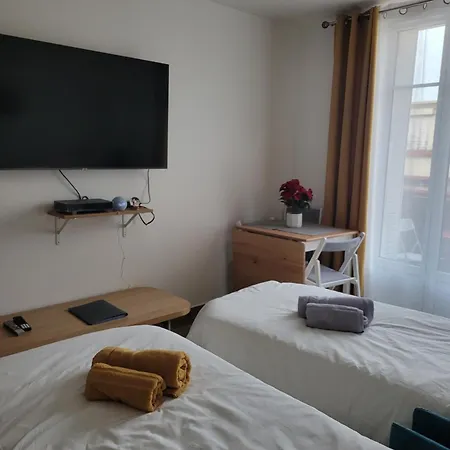 Amazing A Stone's Throw From The Of Lights - Paris Apartment *