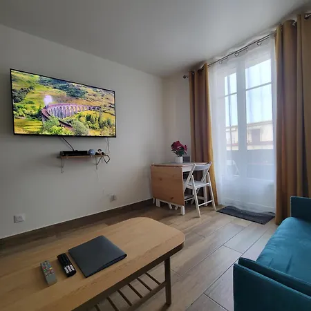 Apartment Amazing A Stone's Throw From The Of Lights - Paris